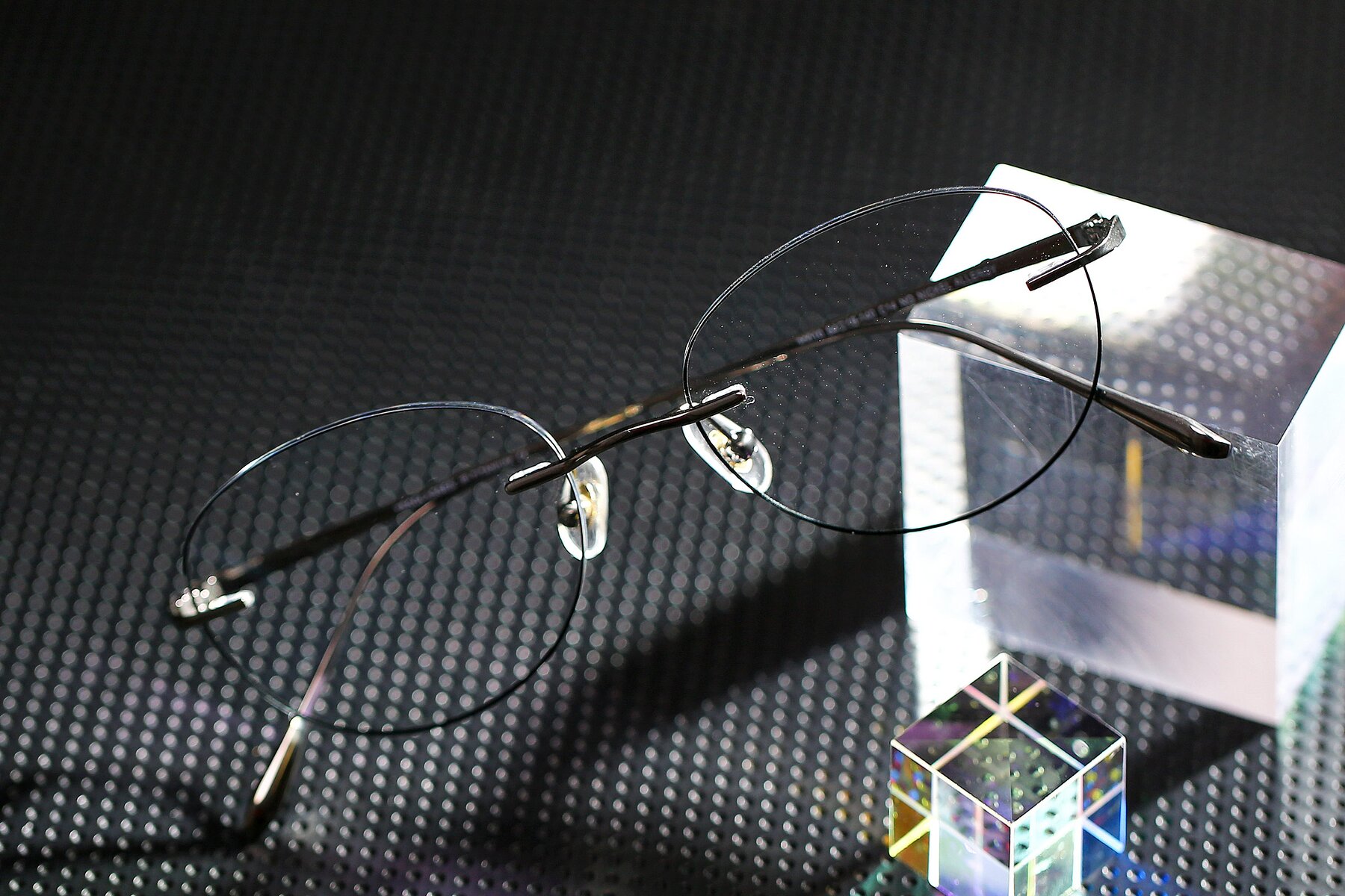 Lifestyle photography #1 of Y7009 in  Gunmetal-Black with Clear Eyeglass Lenses