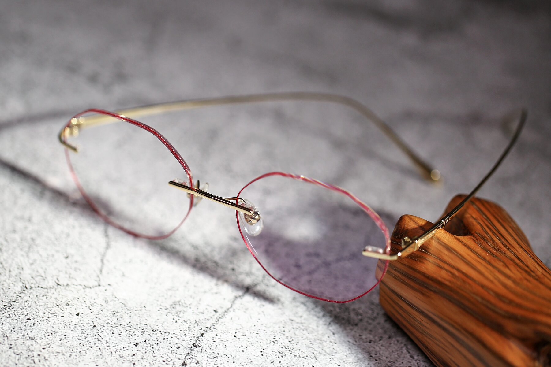 Women's lifestyle photography #2 of Y7010 in Gold-Red with Clear Eyeglass Lenses