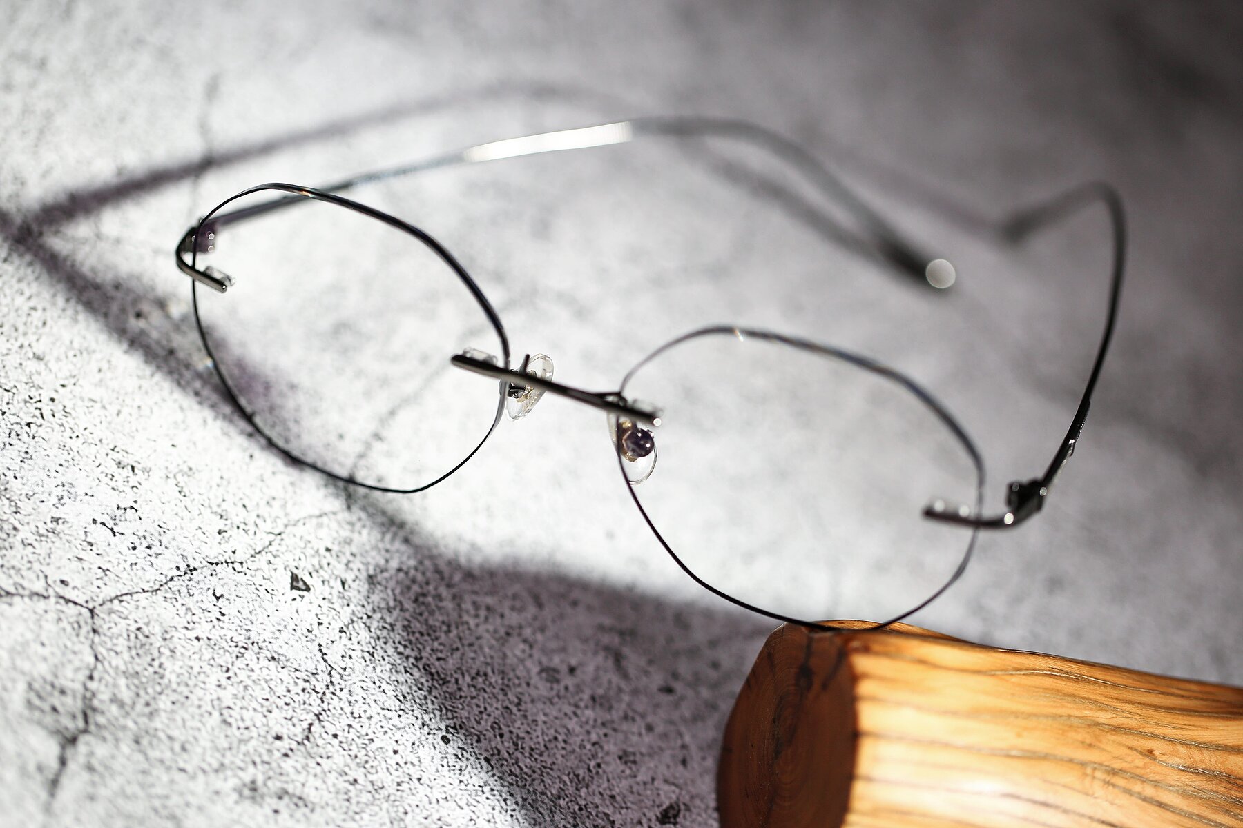 Lifestyle photography #2 of Y7010 in  Gunmetal-Black with Clear Eyeglass Lenses