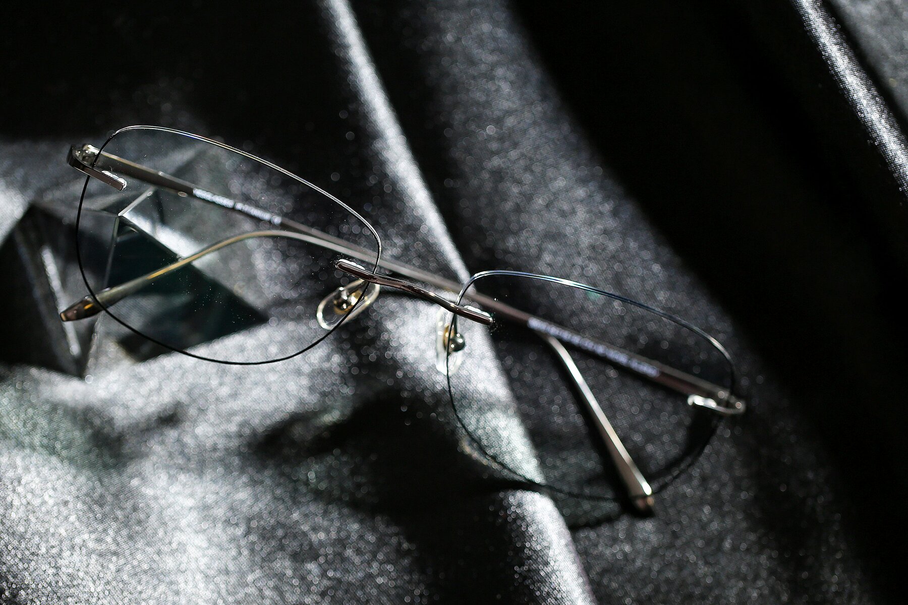 Lifestyle photography #1 of Y7012 in  Gunmetal-Black with Clear Eyeglass Lenses