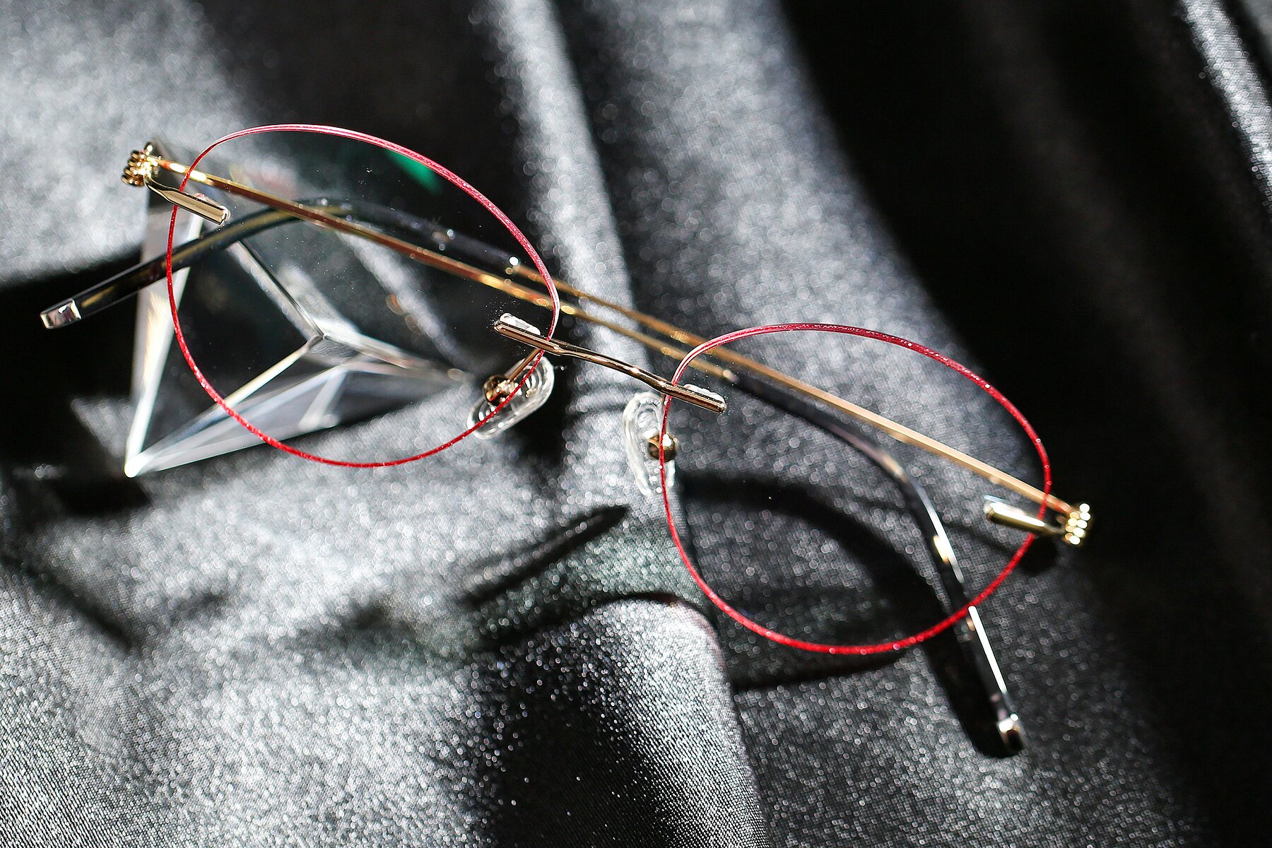 Women's lifestyle photography #1 of Y7013 in Gold-Red with Clear Reading Eyeglass Lenses