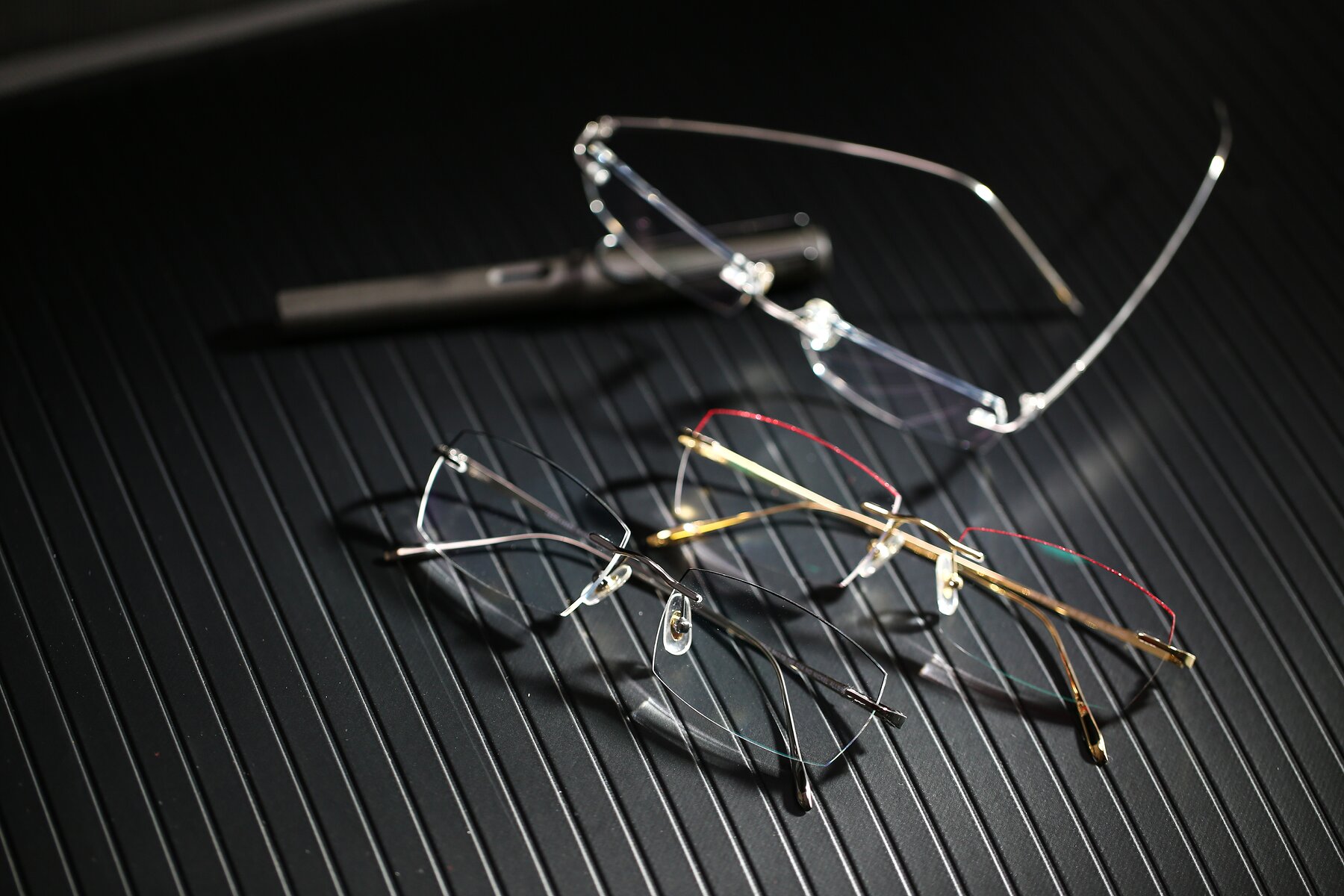 Lifestyle photography #4 of Y7016 in  Gunmetal-Black with Clear Reading Eyeglass Lenses