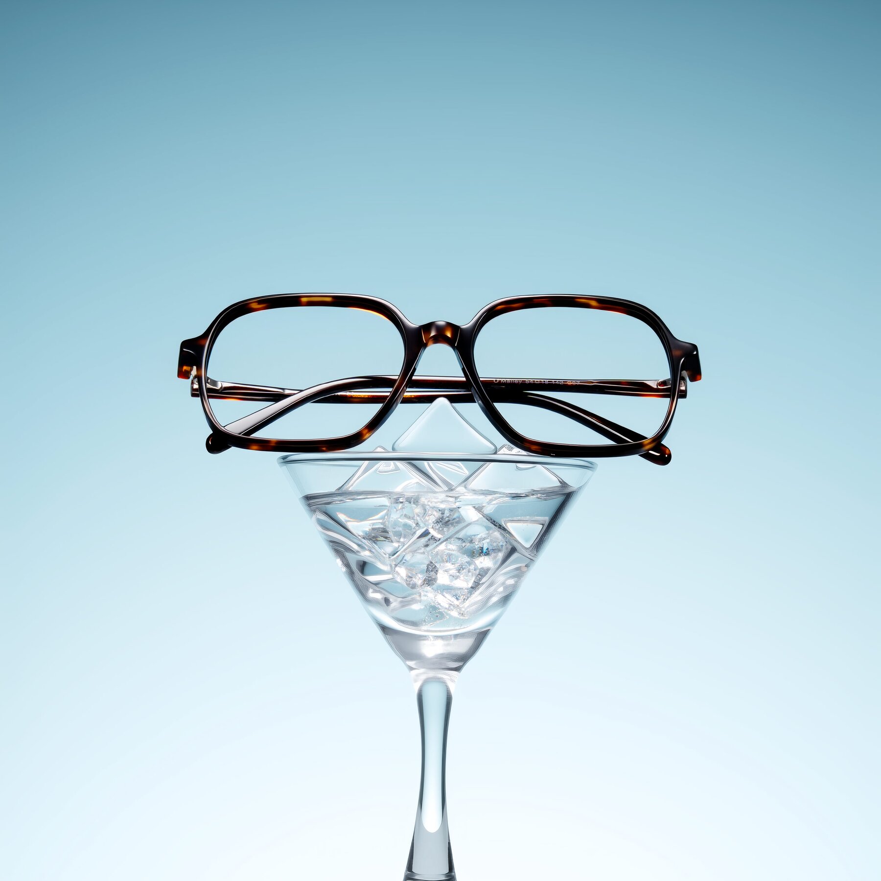 Lifestyle photography #2 of O'malley in Tortoise with Clear Reading Eyeglass Lenses