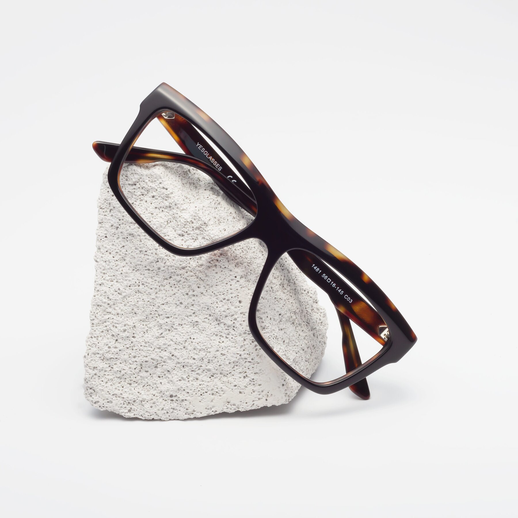 Lifestyle photography #1 of 1481 in Tortoise with Clear Eyeglass Lenses