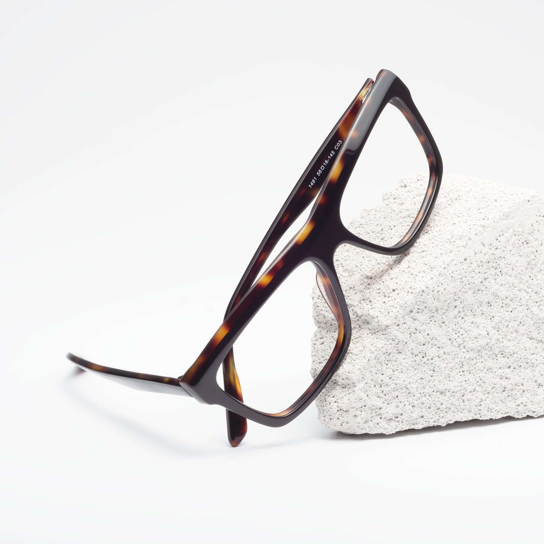 Lifestyle photography #2 of 1481 in Tortoise with Clear Eyeglass Lenses
