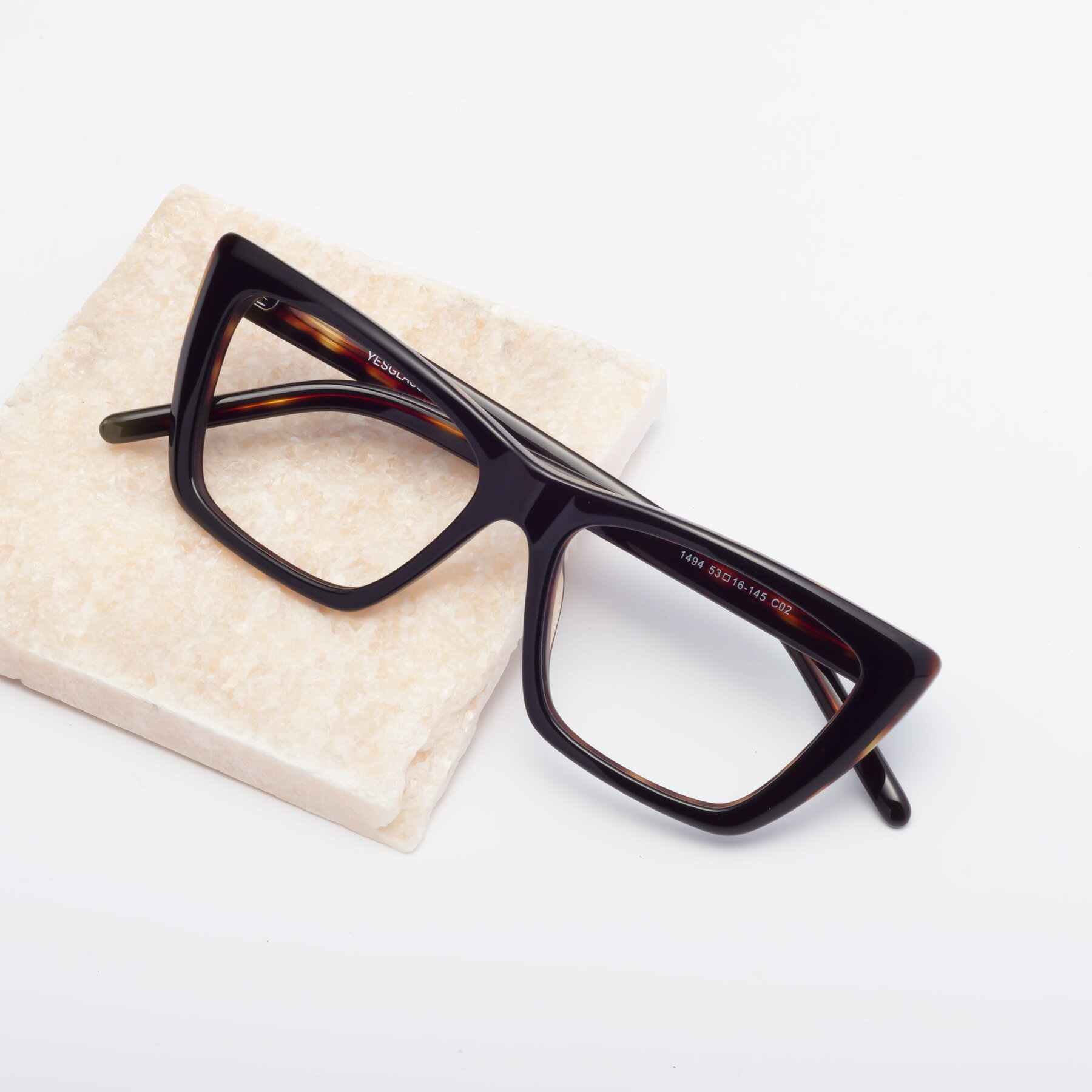 Lifestyle photography #1 of 1494 in Tortoise with Clear Eyeglass Lenses
