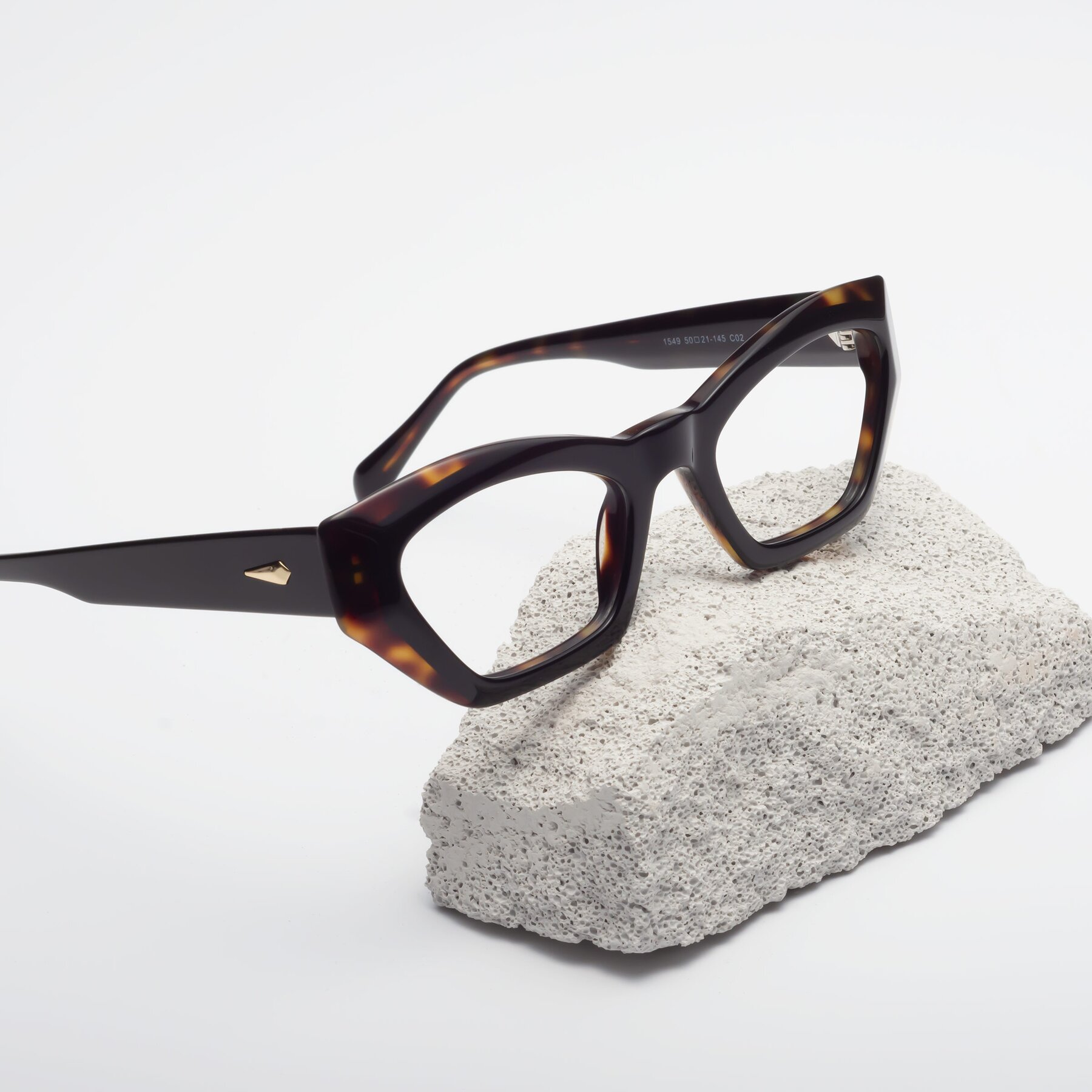 Lifestyle photography #1 of 1549 in Tortoise with Clear Eyeglass Lenses