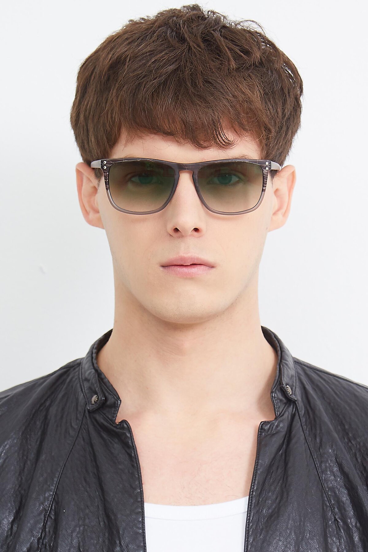 Men's lifestyle photography (portrait-1) of SSR411 in Translucent Floral Grey with Green Gradient Lenses