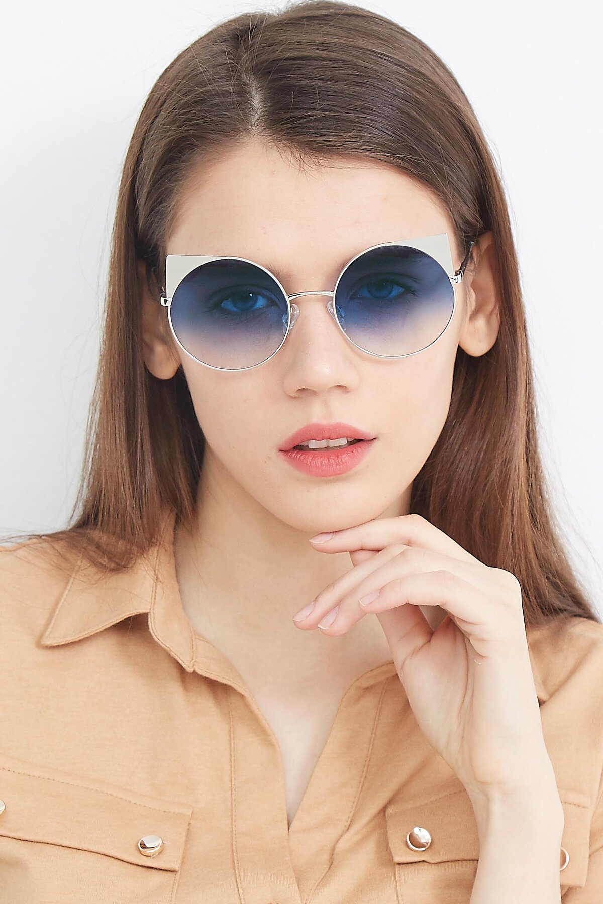 Women's lifestyle photography (portrait-1) of SSR1955 in Silver with Blue Gradient Lenses