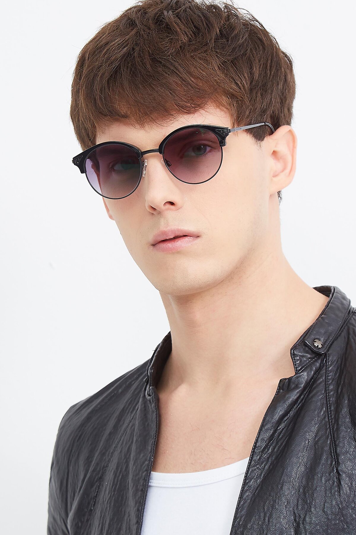 Men's lifestyle photography (portrait-2) of Hermione in Black with Gray Gradient Lenses