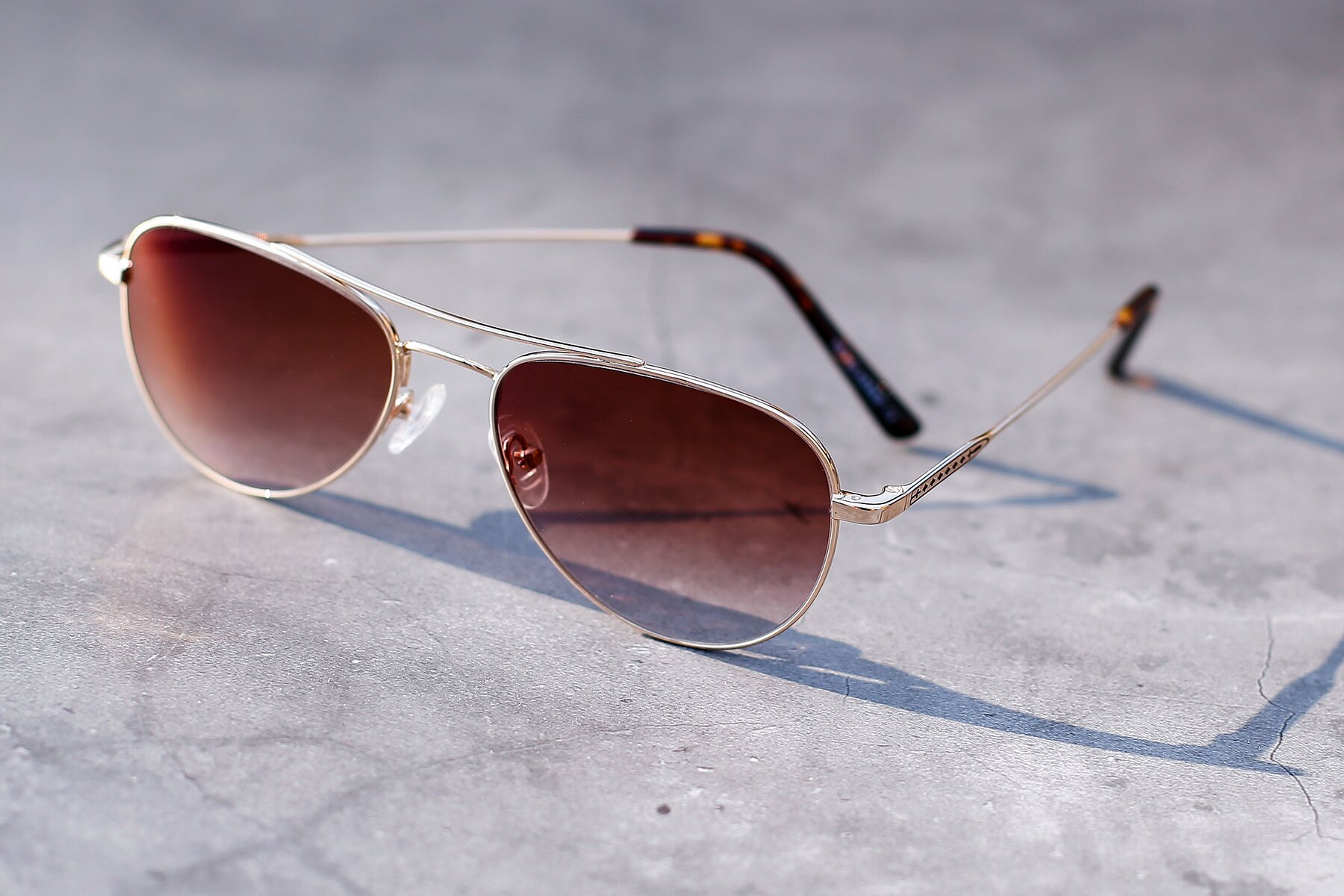 Lifestyle photography #3 of Richard in Gold with Brown Gradient Lenses