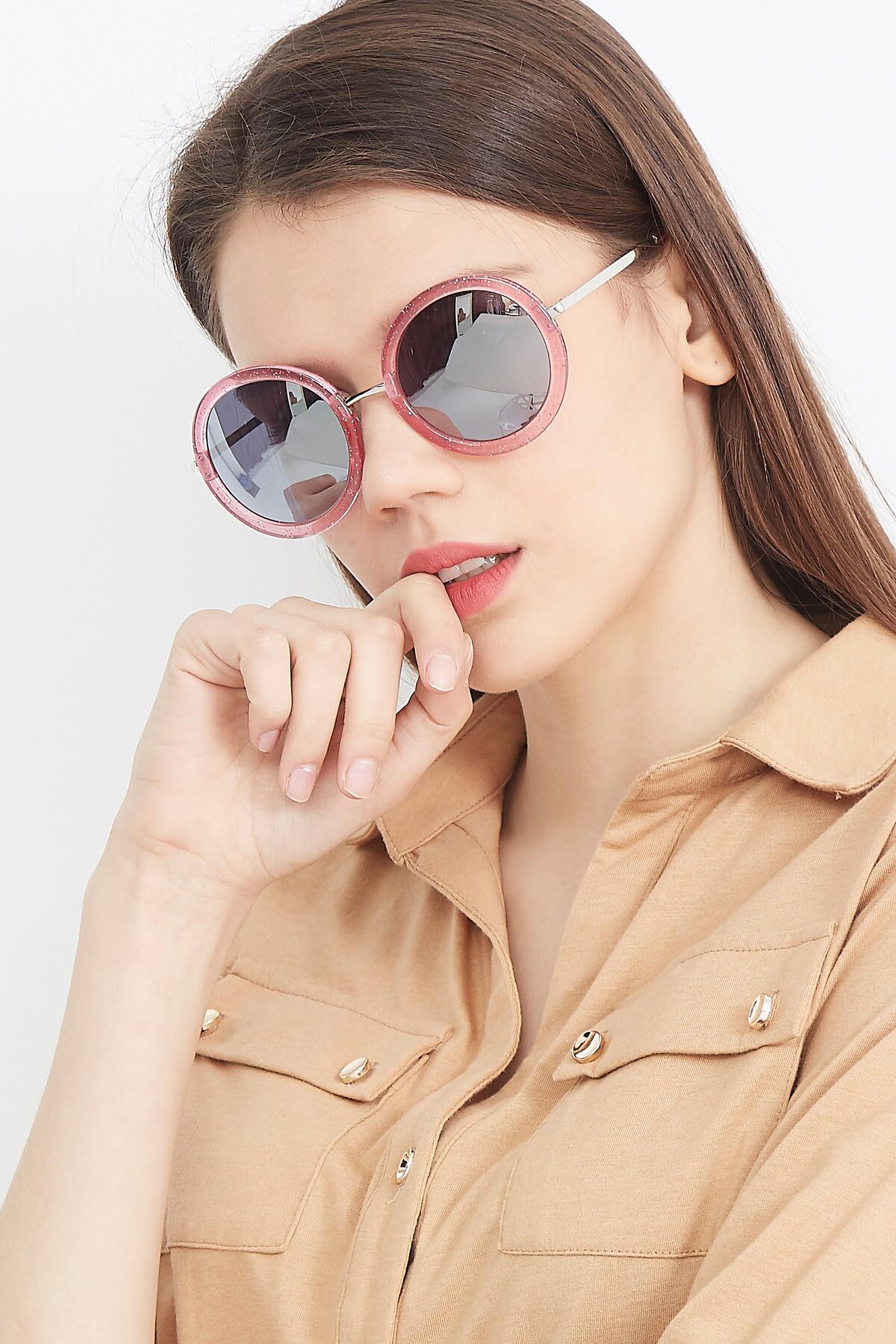 Women's lifestyle photography (portrait-2) of Bloom in Transparent Pearl Pink with Silver Mirrored Lenses