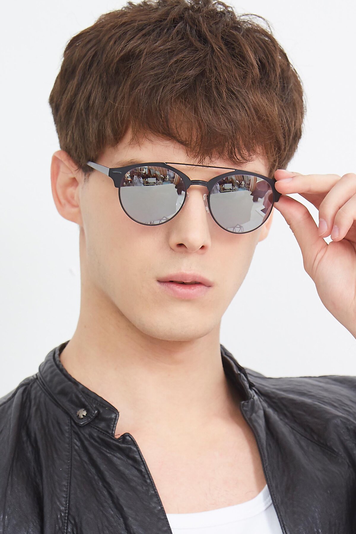 Men's lifestyle photography (portrait-2) of SSR183 in Black with Silver Mirrored Lenses