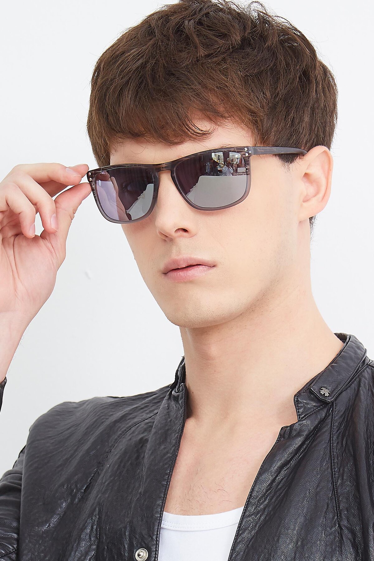 Men's lifestyle photography (portrait-2) of SSR411 in Translucent Floral Grey with Silver Mirrored Lenses