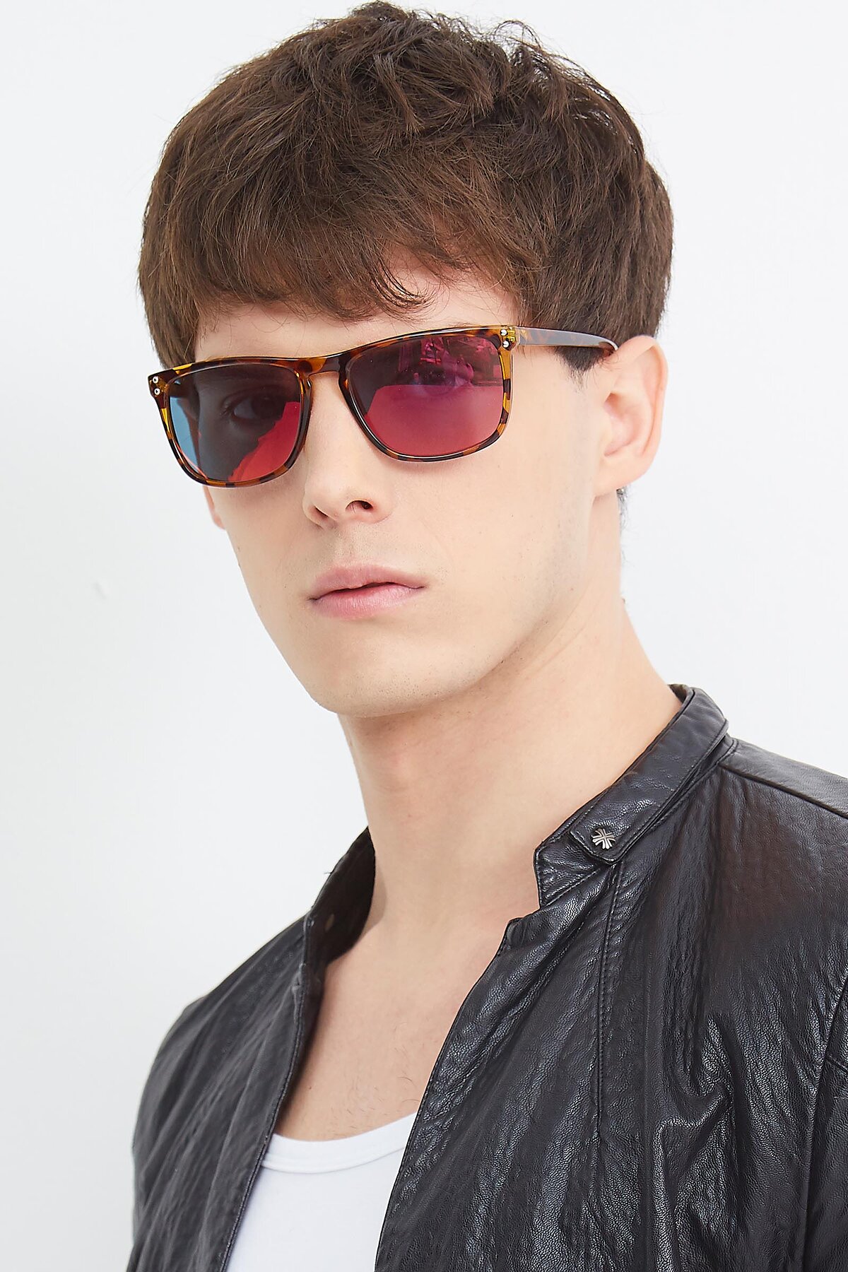 Men's lifestyle photography (portrait-1) of SSR411 in Translucent Orange Tortoise with Red Gold Mirrored Lenses