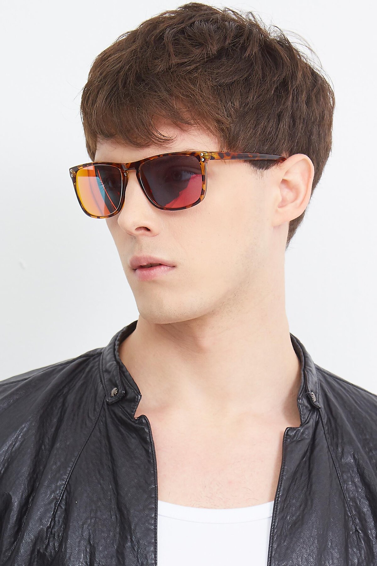 Men's lifestyle photography (portrait-2) of SSR411 in Translucent Orange Tortoise with Red Gold Mirrored Lenses