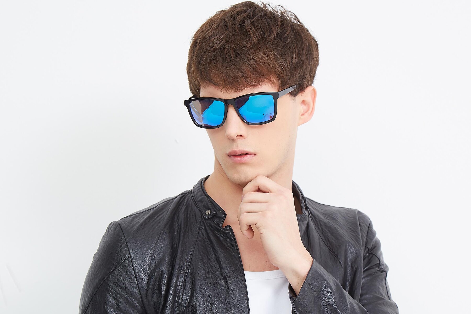 Men's lifestyle photography (landscape-1) of Sheldon in Tortoise with Blue Mirrored Lenses