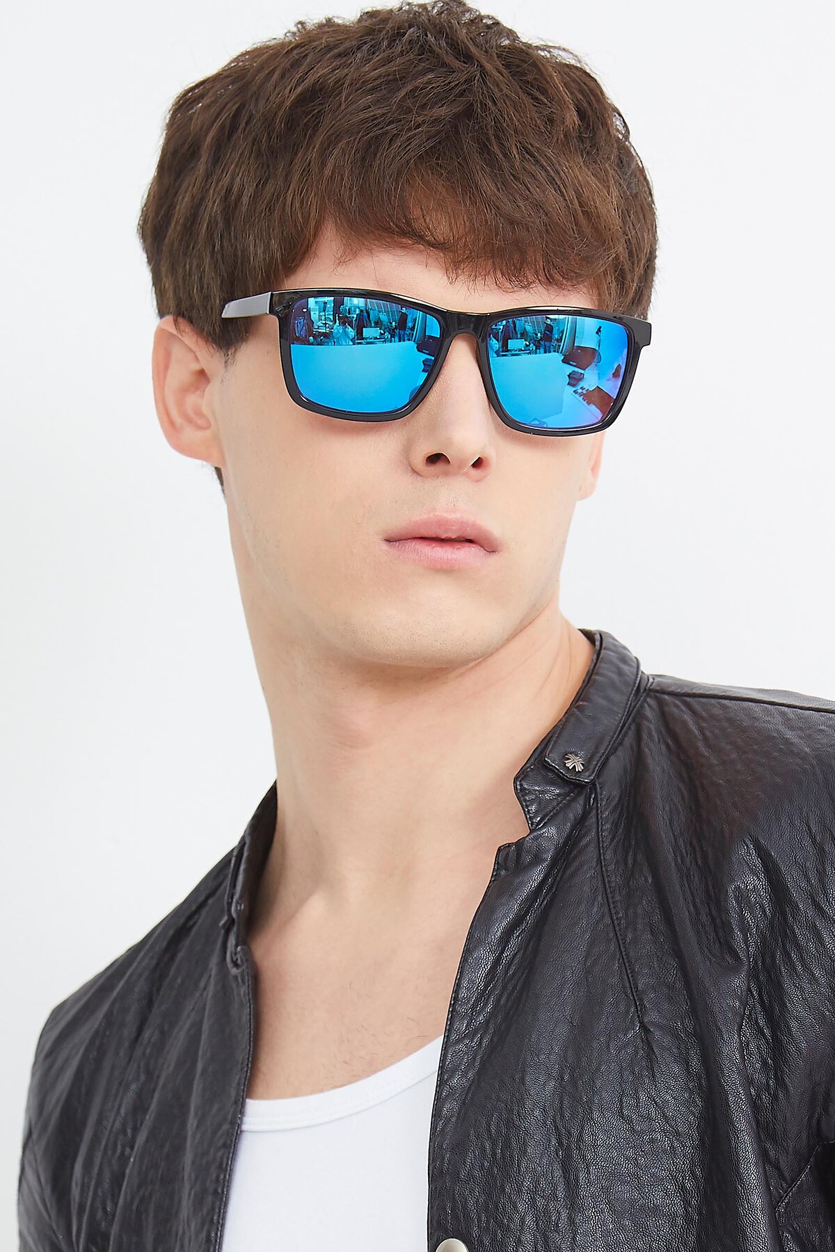 Men's lifestyle photography (portrait-1) of Sheldon in Tortoise with Blue Mirrored Lenses