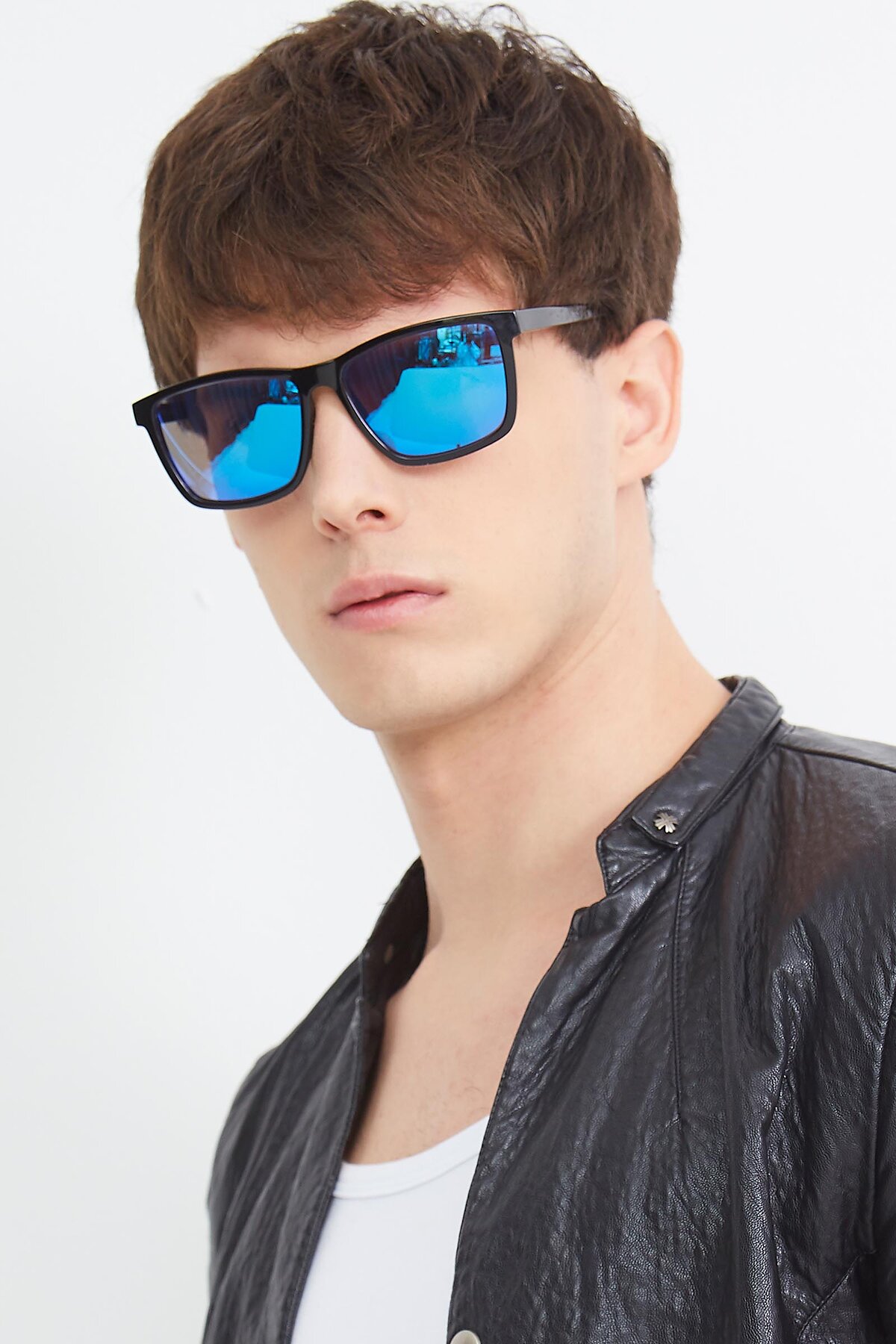 Men's lifestyle photography (portrait-2) of Sheldon in Tortoise with Blue Mirrored Lenses