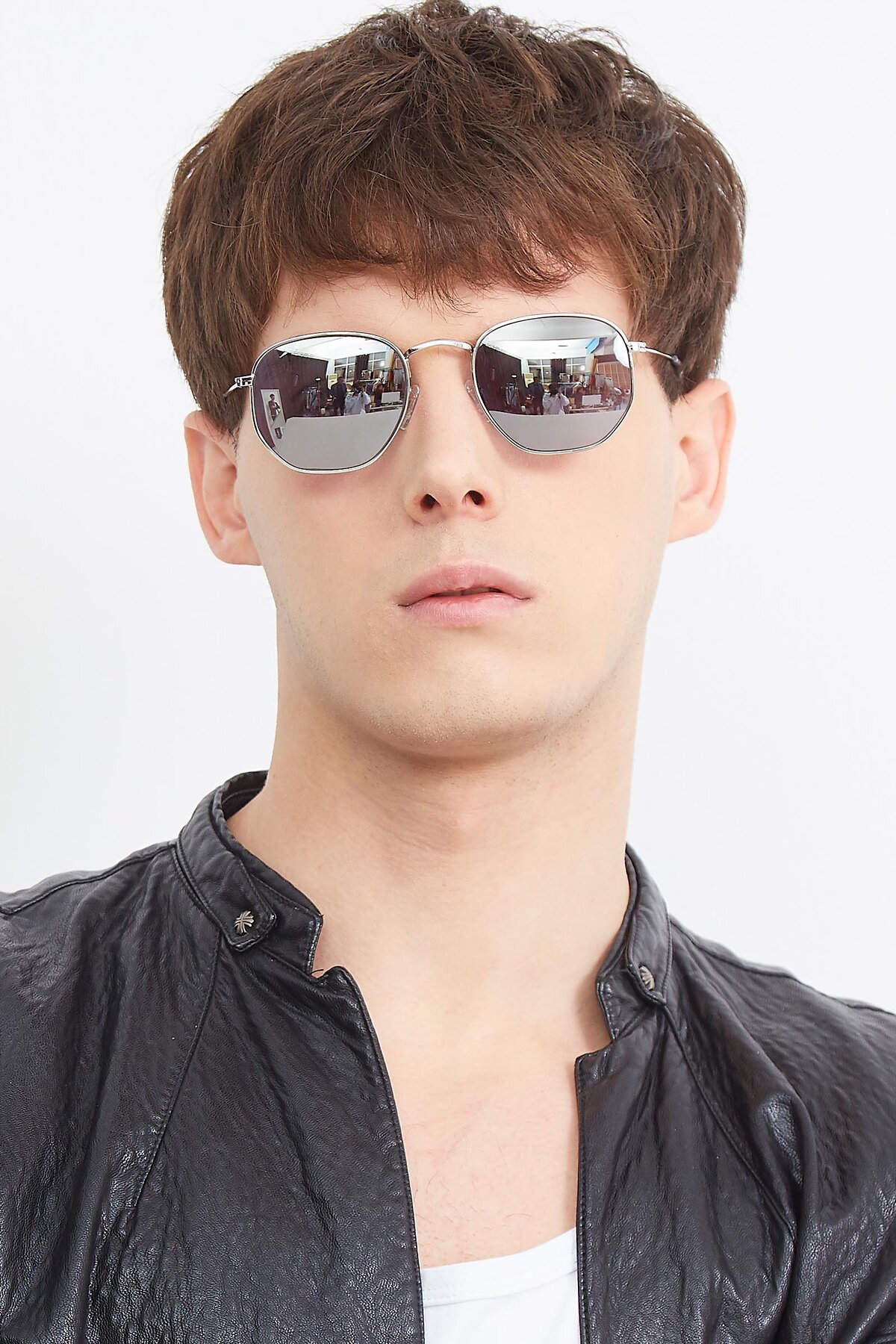 Men's lifestyle photography (portrait-1) of SSR1943 in Silver with Silver Mirrored Lenses