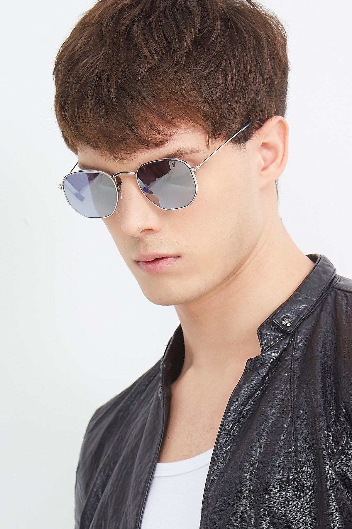 Men's lifestyle photography (portrait-2) of SSR1943 in Silver with Silver Mirrored Lenses