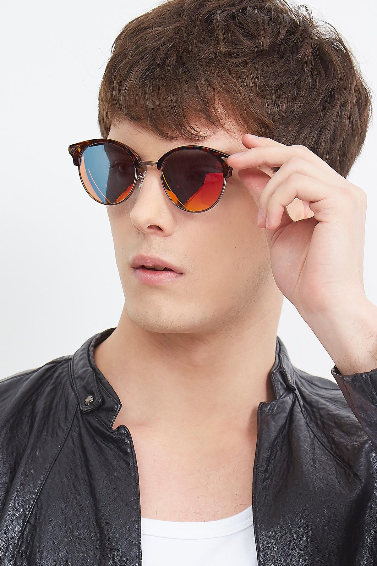 Men's lifestyle photography (portrait-1) of Hermione in Tortoise-Brown with Red Gold Mirrored Lenses