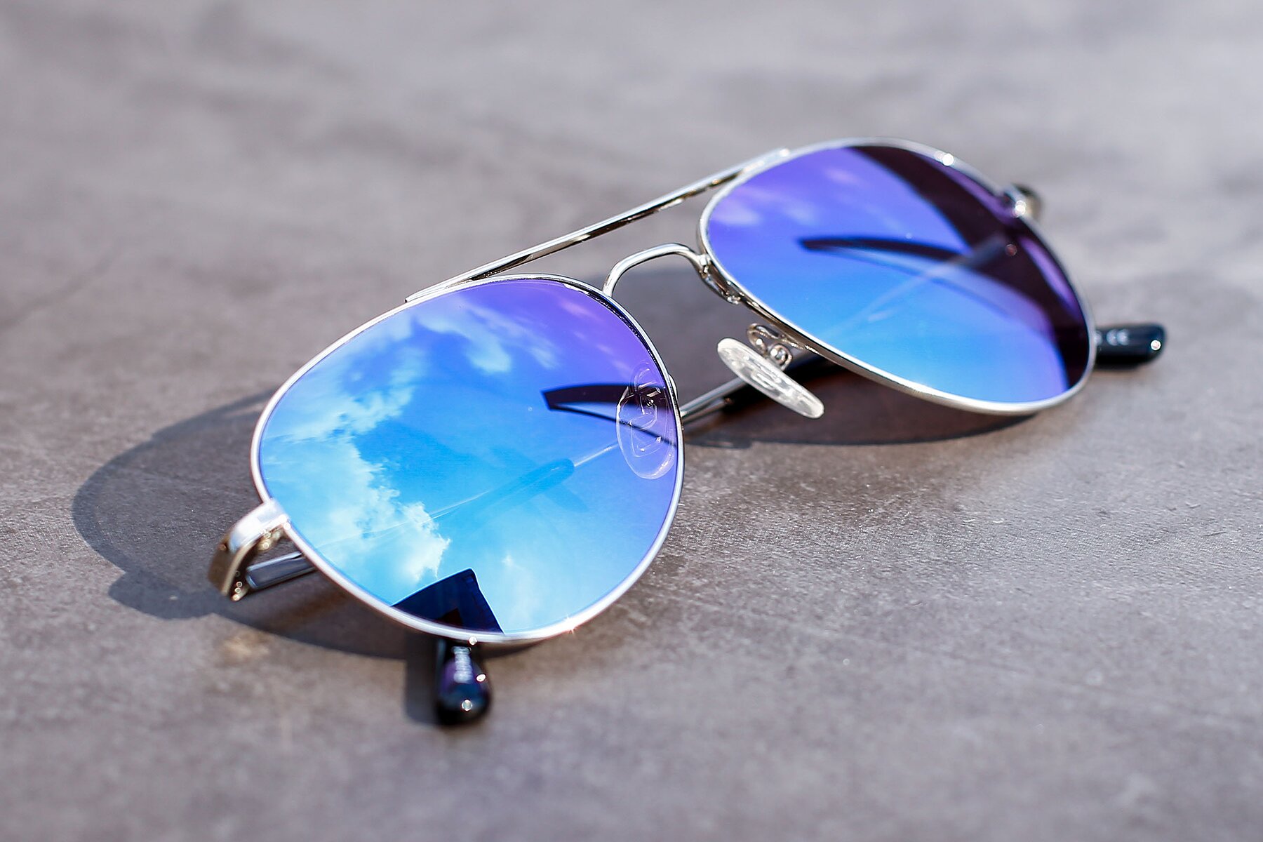 Lifestyle photography #1 of Richard in Silver with Blue Mirrored Lenses