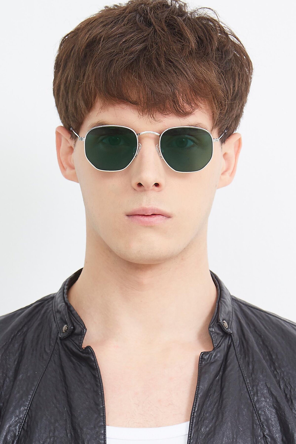 Men's lifestyle photography (portrait-1) of SSR1943 in Silver with Green Polarized Lenses