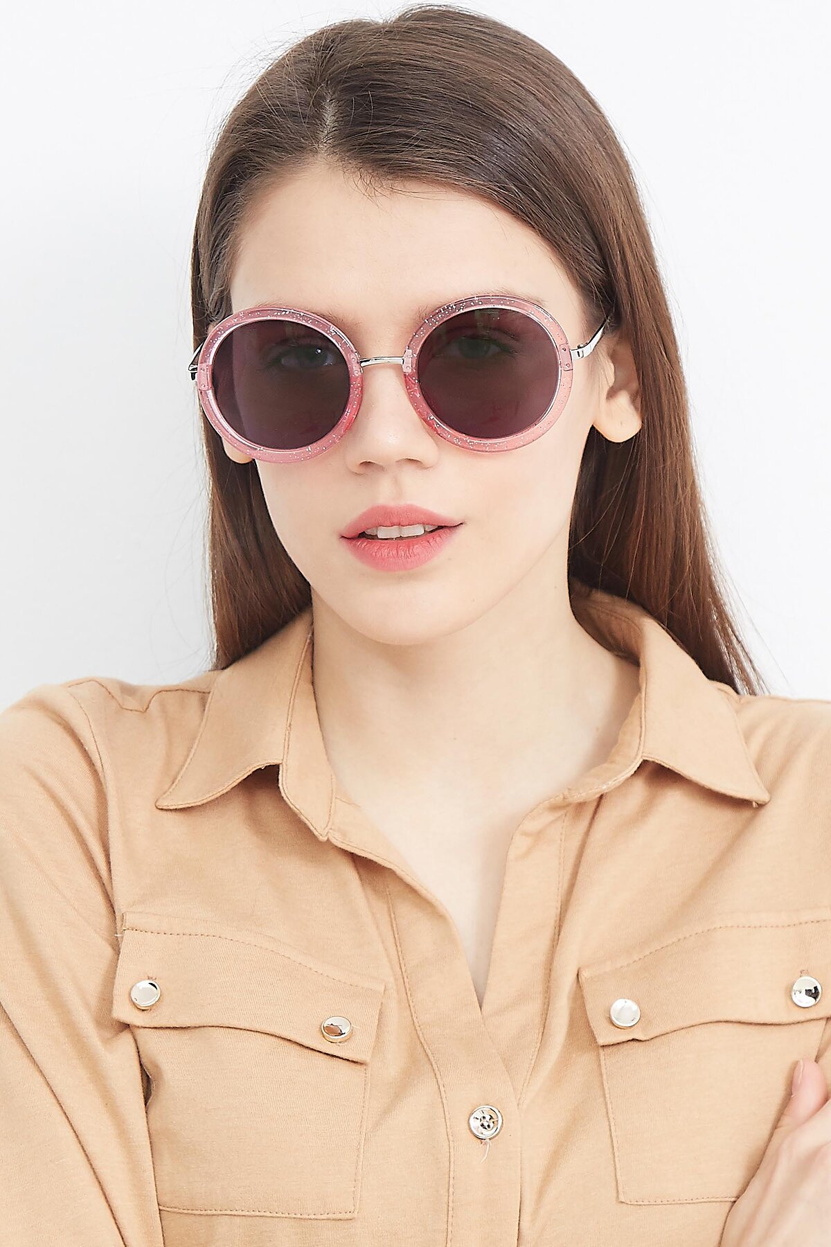 Women's lifestyle photography (portrait-1) of Bloom in Transparent Pearl Pink with Gray Tinted Lenses