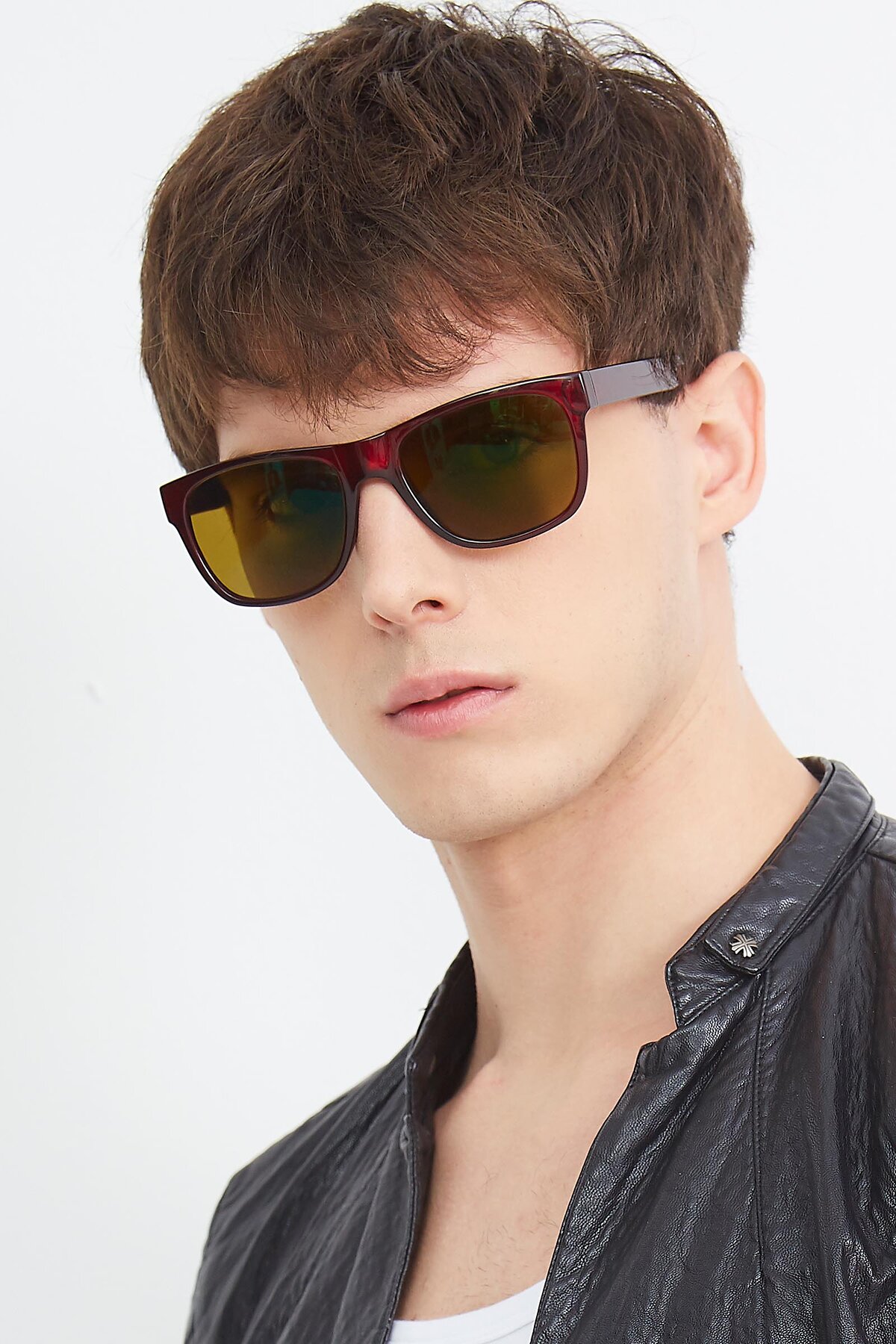 Men's lifestyle photography (portrait-2) of SSR213 in Wine with Brown Tinted Lenses