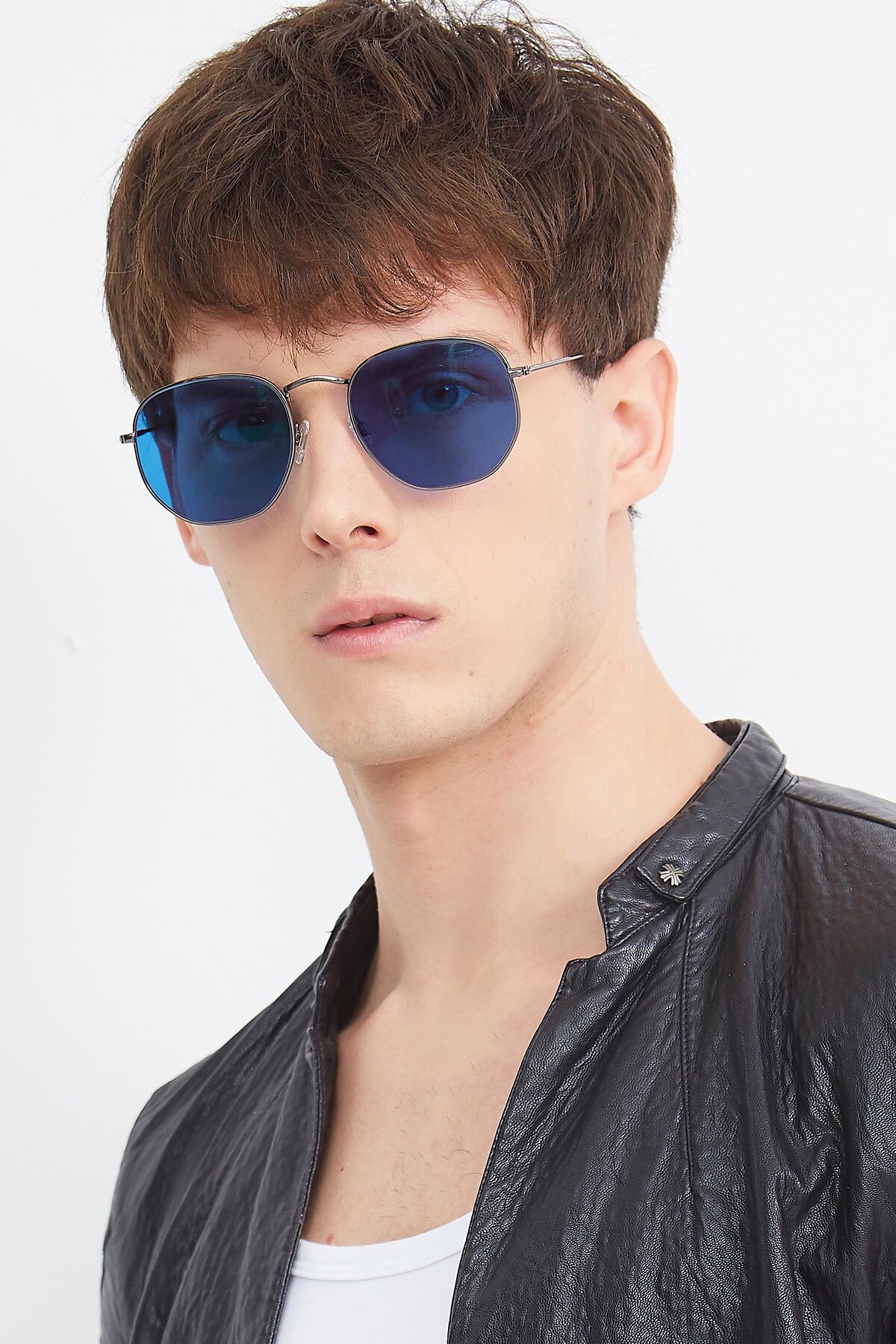 Men's lifestyle photography (portrait-1) of SSR1944 in Grey with Blue Tinted Lenses