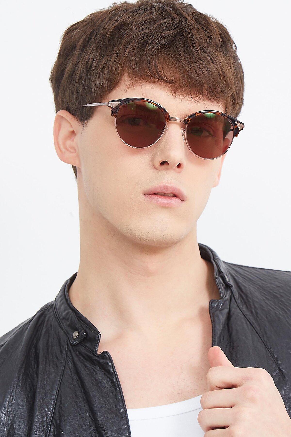 Men's lifestyle photography (portrait-1) of Hermione in Tortoise-Brown with Brown Tinted Lenses