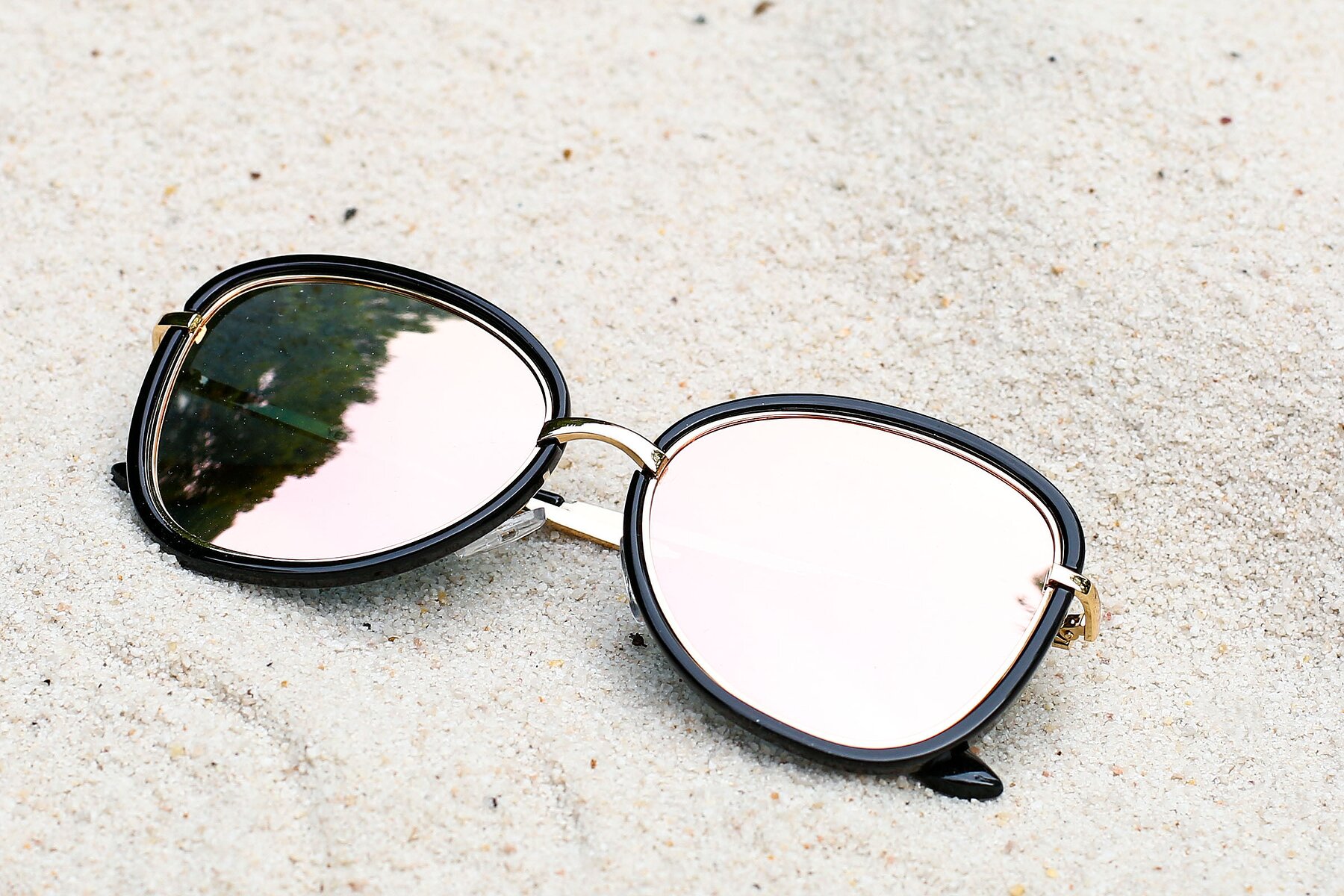 Women's lifestyle photography #4 of JC2033 in Black-Gold with Rose Gold Mirrored TAC Lenses