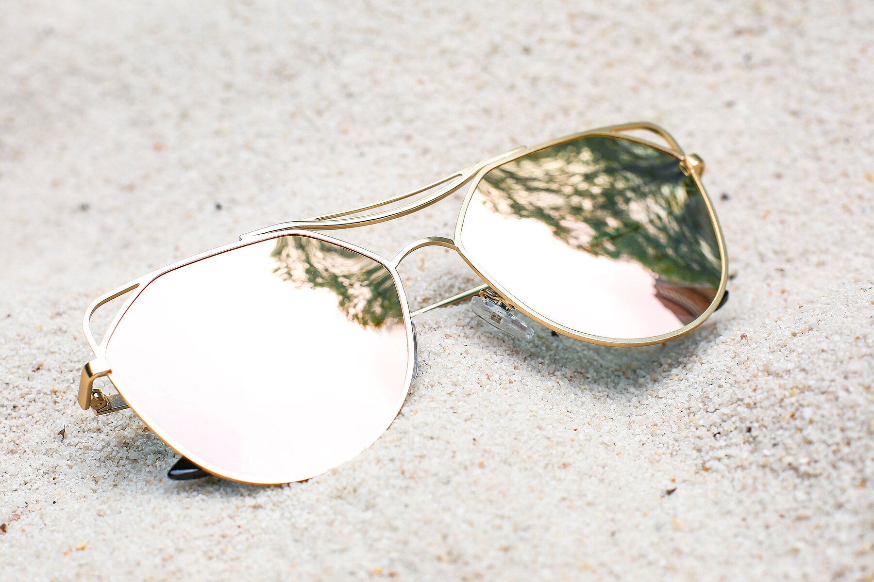 Women's lifestyle photography #1 of JC2036 in Matte Gold with Pink Mirrored TAC Lenses