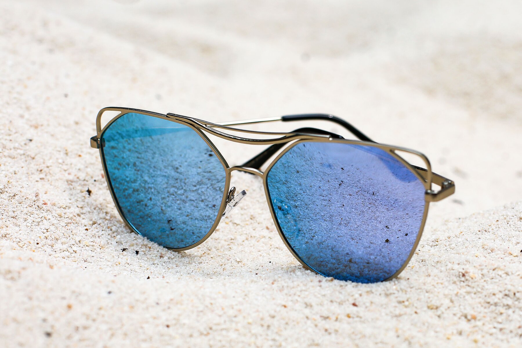 Women's lifestyle photography #2 of JC2036 in Copper with Blue Mirrored TAC Lenses