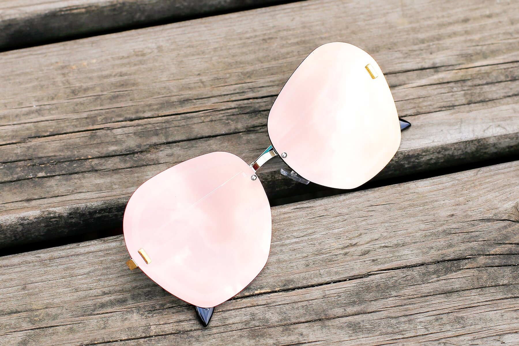 Women's lifestyle photography #1 of JC2038 in Gold with Rose Gold Mirrored TAC Lenses