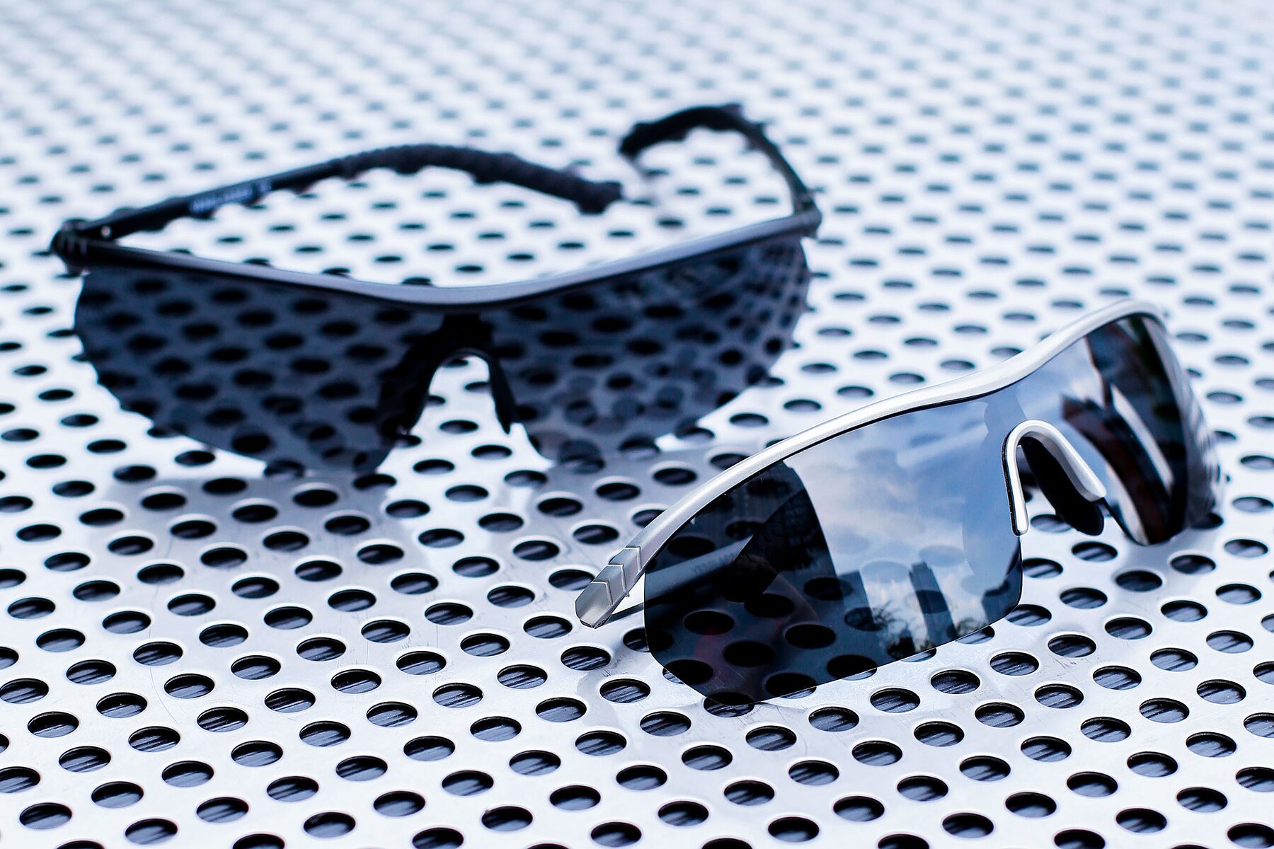Lifestyle photography #4 of XD304 in Silver with Gray Polarized TAC Lenses