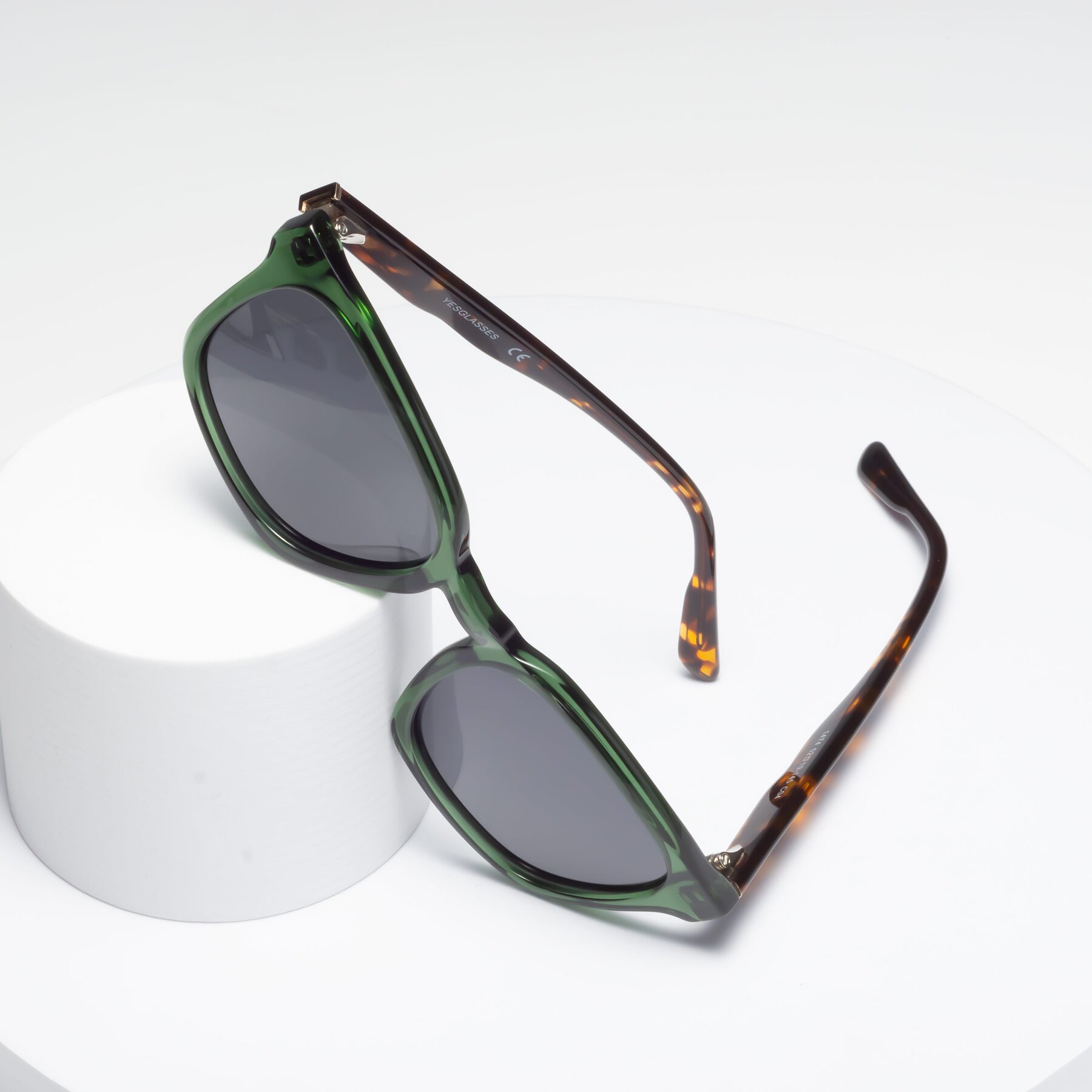 Lifestyle photography #1 of 1474 in Emerald with Gray Polarized TAC Lenses