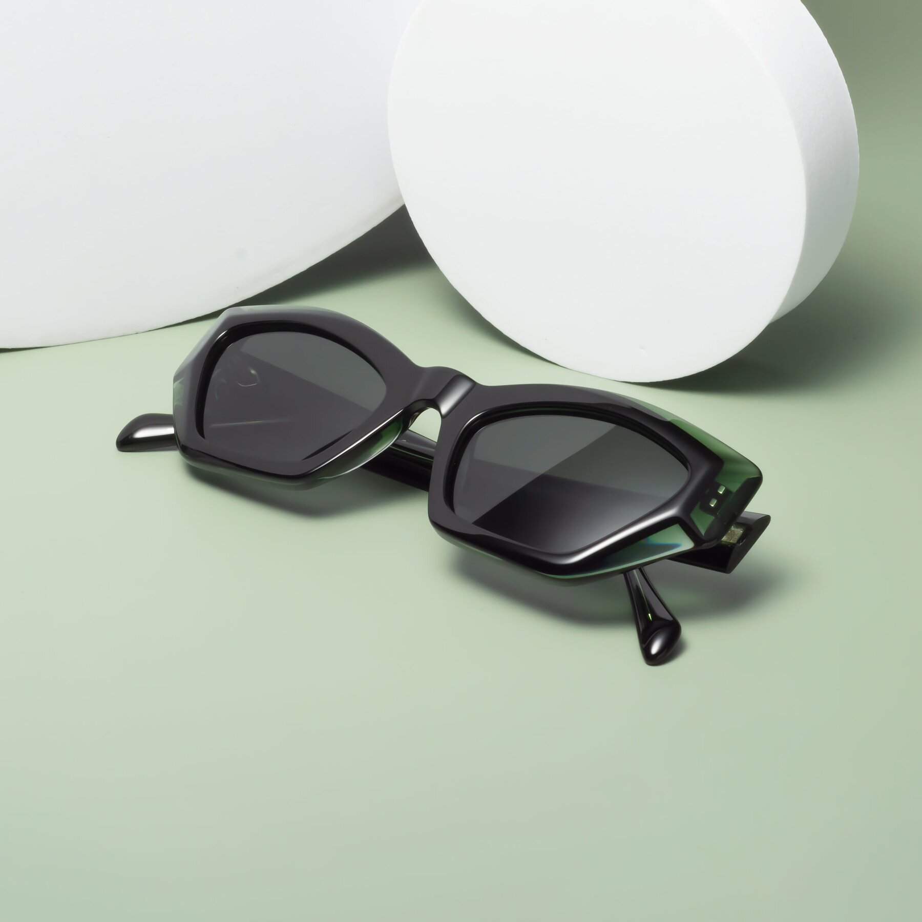 Lifestyle photography #2 of 1549 in Emerald with Gray Polarized TAC Lenses